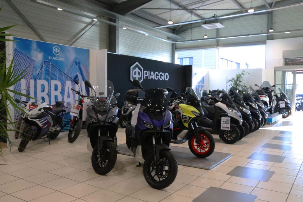 Le hall d’exposition Piaggio et scooters Codony